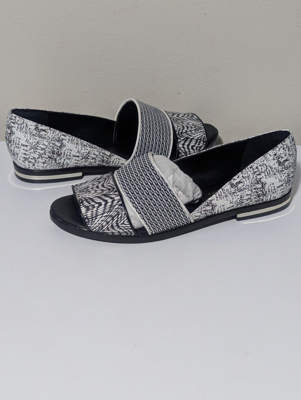 Rebecca Minkoff Printed Abstract Black White Open Toe Sandals Size 8.5